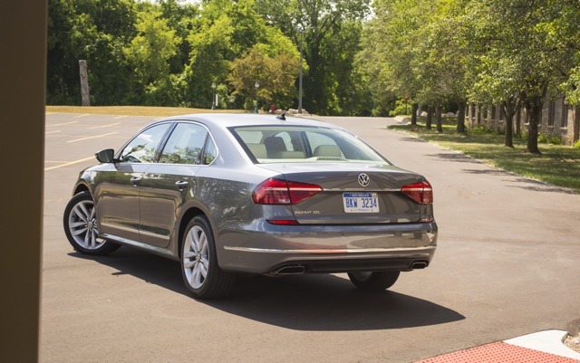 More information about "Quick Drive: 2016 Volkswagen Passat V6 SEL Premium"