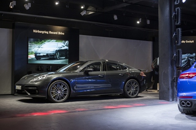 More information about "Rumorpile: Porsche Plans A 700 Horsepower Panamera with 918 Hybrid Tech"
