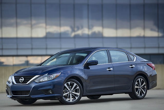 More information about "2016 Nissan Altima Makes Small Changes"
