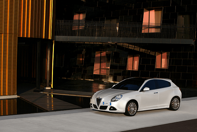 More information about "Spying: Chrysler 100 Hatchback"
