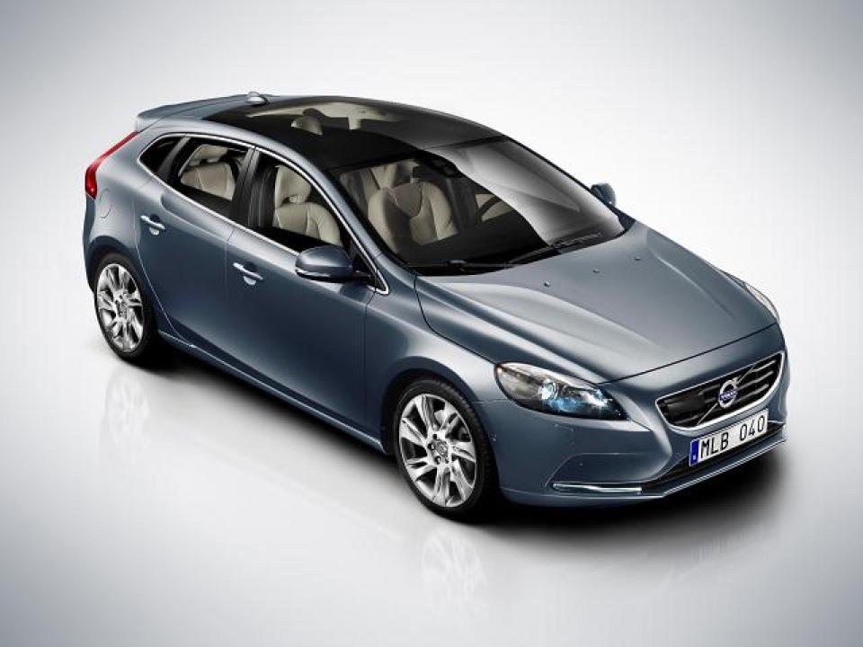 More information about "2013 Volvo V40 Leaks Out"