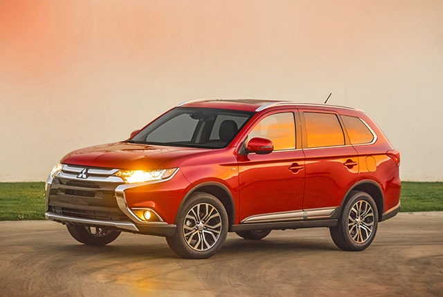More information about "New York Auto Show: 2016 Mitsubishi Outlander"