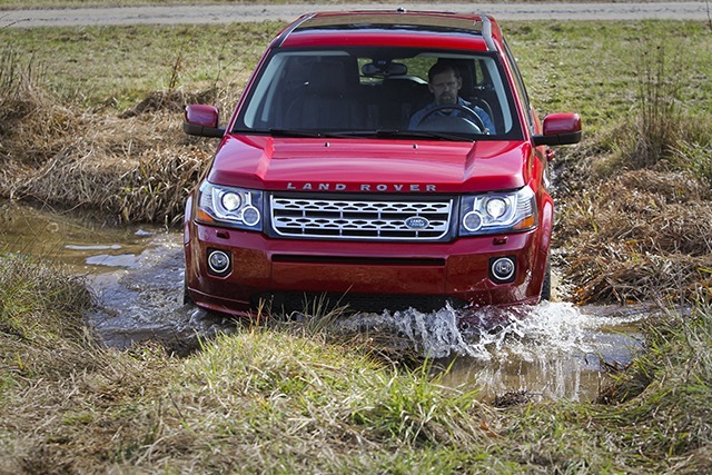 More information about "Spying: Land Rover LR2 Morphs Into Discovery Sport"