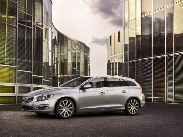More information about "Volvo Looking At Whether To Bring The V60 To The U.S."