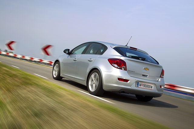 More information about "Next-Generation Chevrolet Cruze Hatchback Is Shown To Dealers"