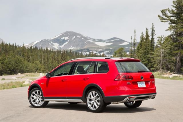 More information about "2017 Volkswagen Golf Alltrack To Begin At $26,670*"