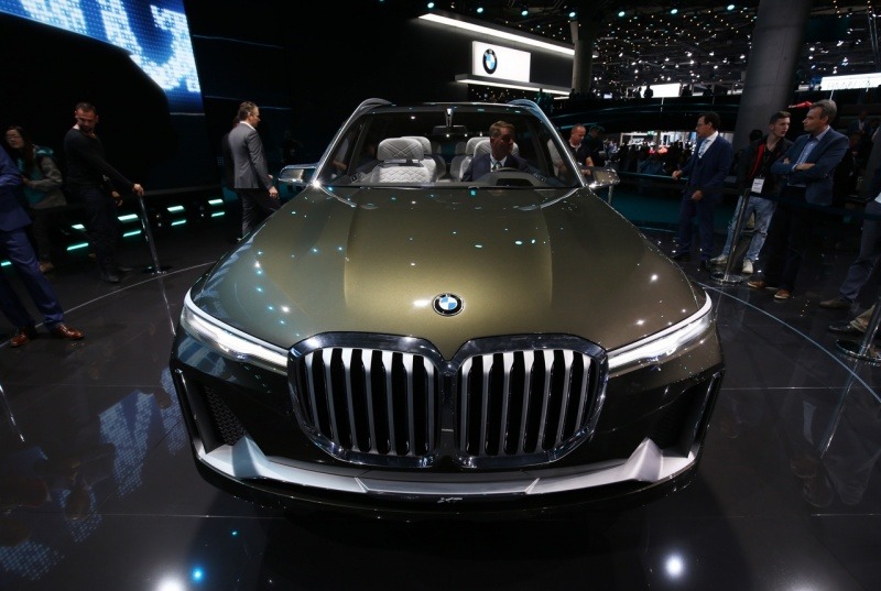 More information about "BMW Considers A Coupe Styled X7"