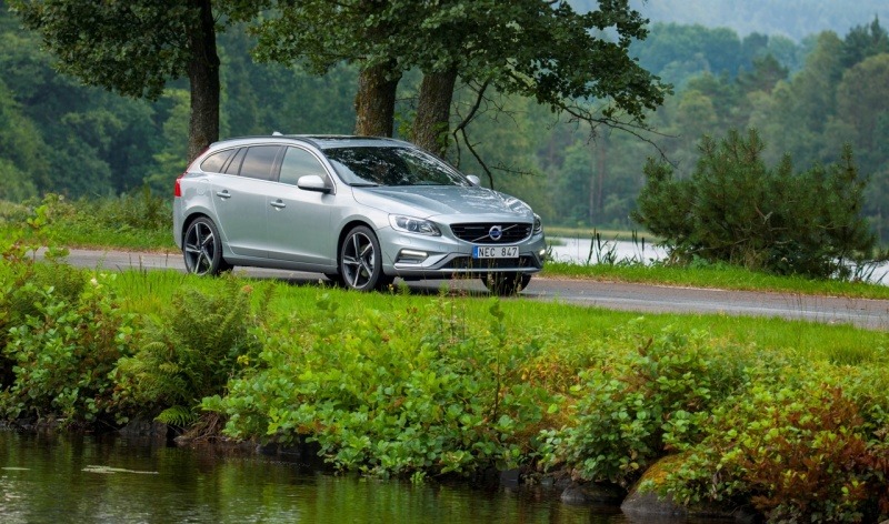 More information about "Spying: Volvo V60 Enjoys the Snow"