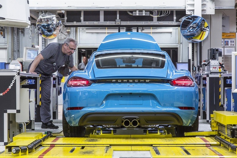 More information about "Porsche's Powertrain Head is Arrested"