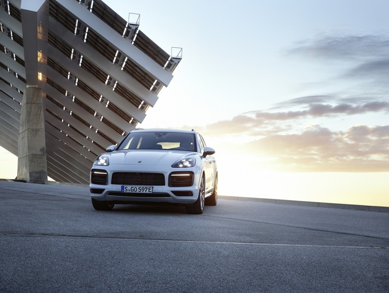 More information about "Porsche Makes the Cayenne More Green With the E-Hybrid"
