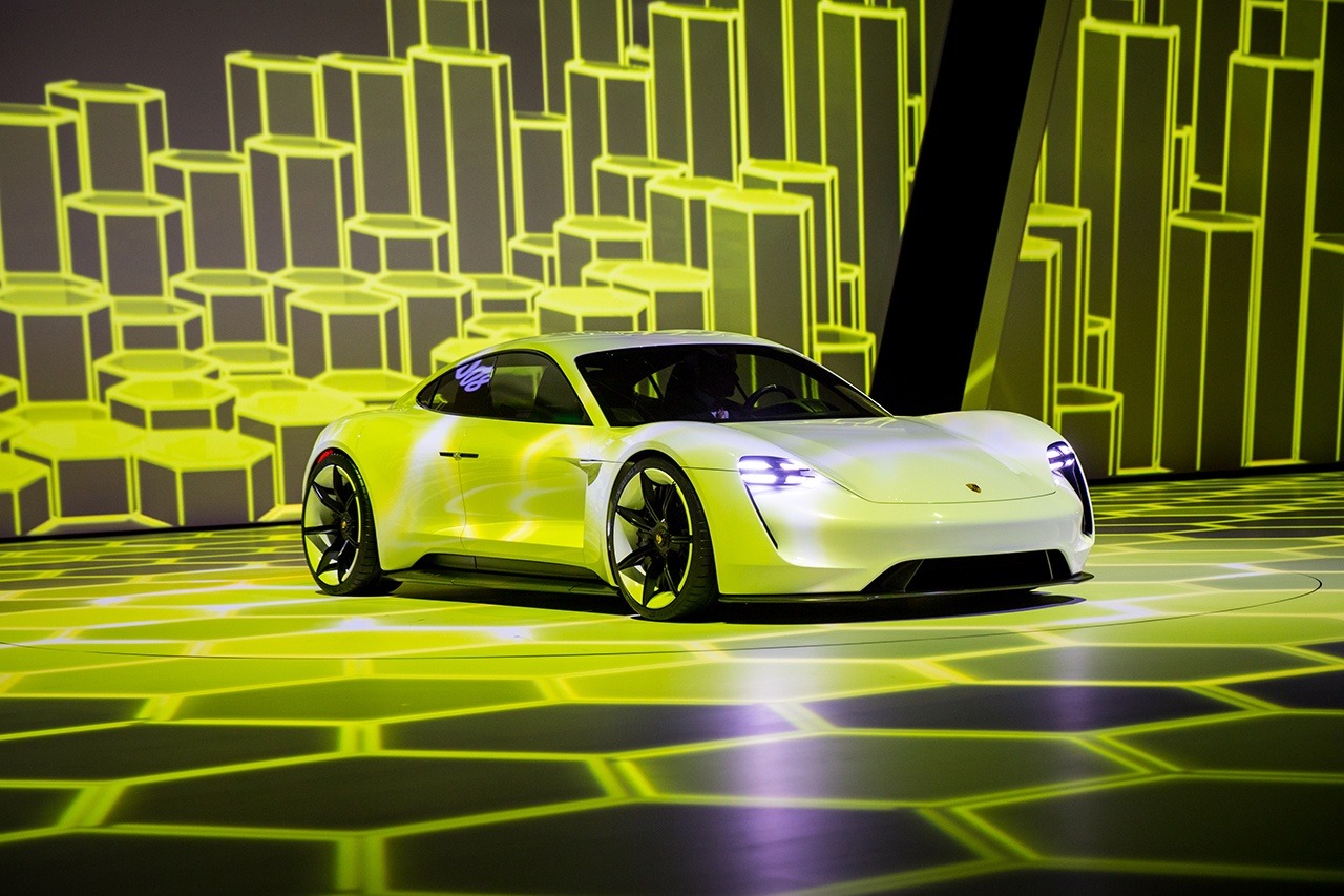More information about "Porsche Plans On Pricing Upcoming Taycan Between Cayenne and Panamera"