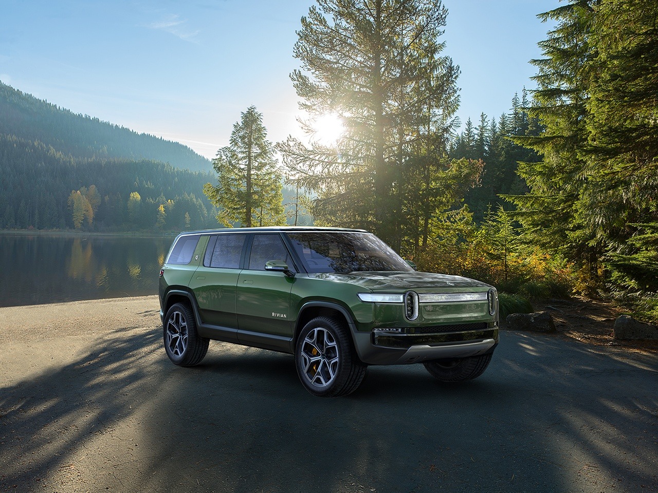 More information about "Rivian R1S SUV Promises To Go Anywhere On Electricity"