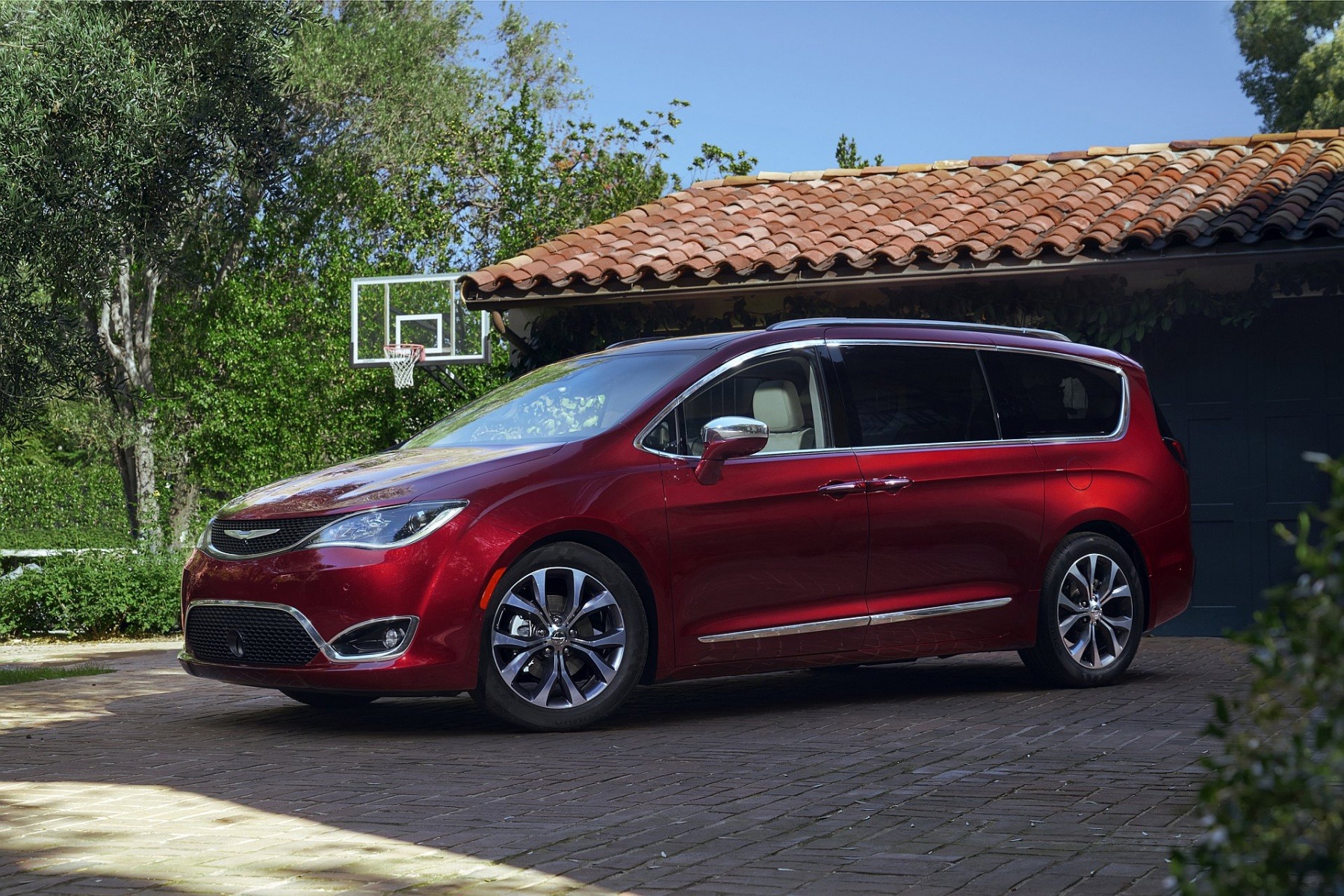 More information about "Chrysler Pacifica Could Get All-Wheel Drive"