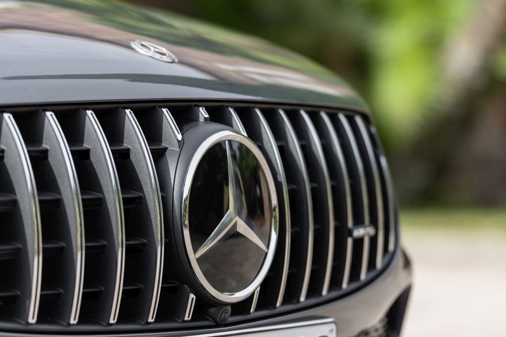 More information about "Daimler Books First Quarterly Loss in Ten Years"