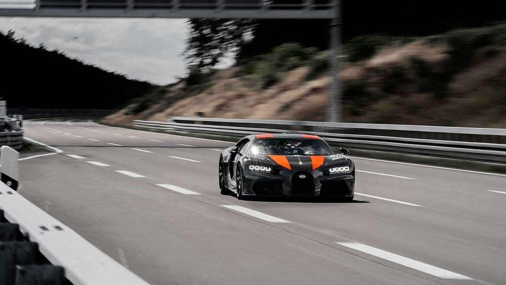 More information about "Bugatti Breaks 300 mph Barrier; Retires from Record Breaking"