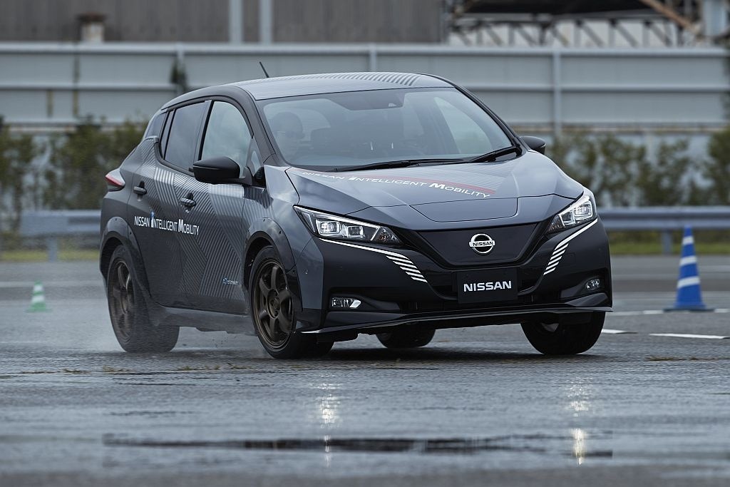 More information about "Nissan Leaf Prototype Has AWD and 501 lb.-ft of Torque"