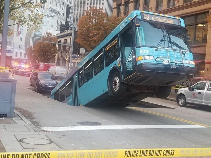 More information about "Sinkhole Swallows Bus in Downtown Pittsburgh"