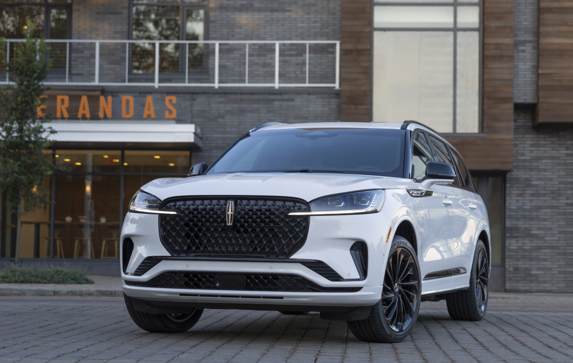 More information about "2025 Lincoln Aviator Gets New Wings and Cockpit"