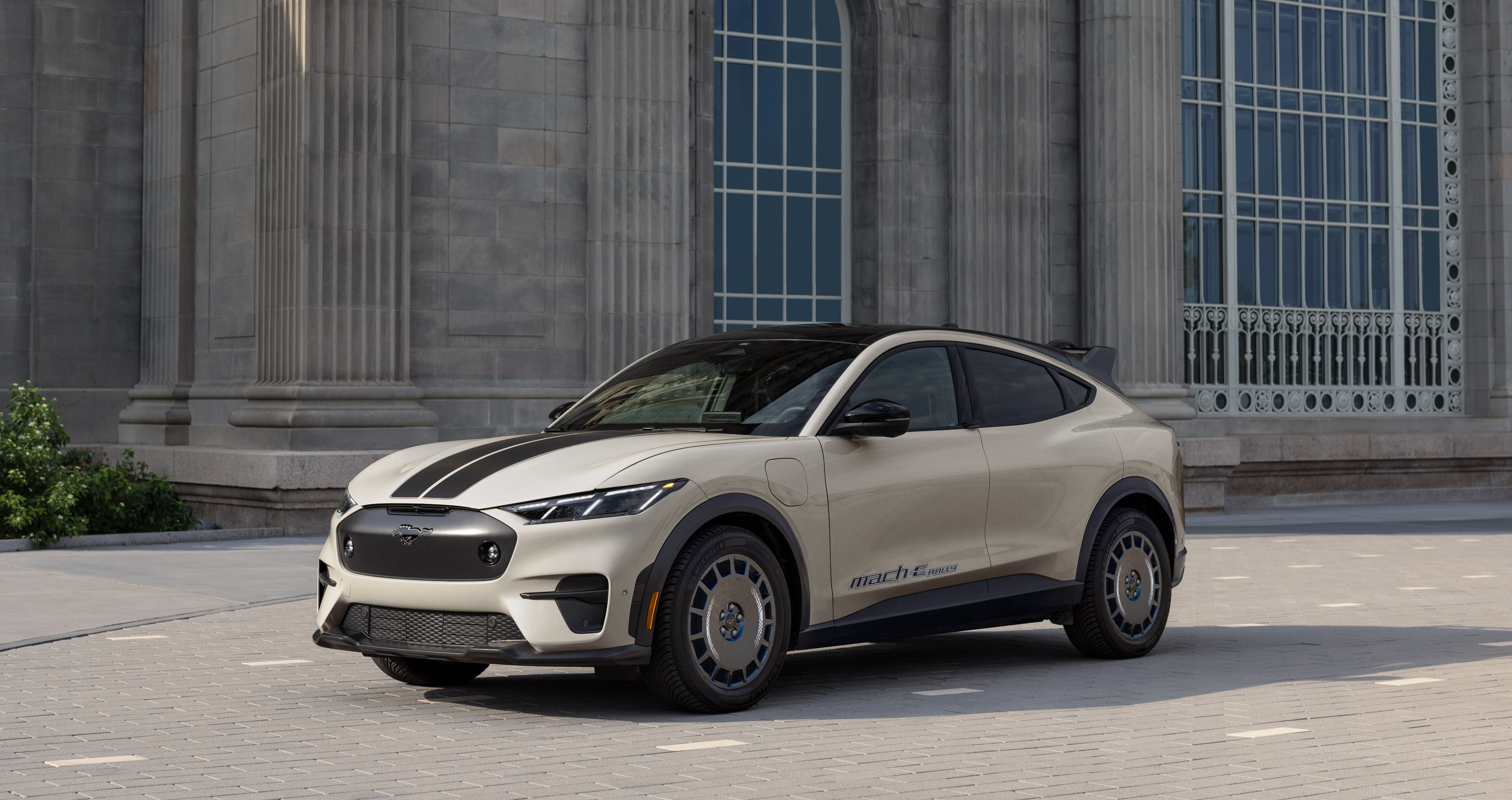 More information about "Sportier 2025 Mustang Mach-e Debutes"