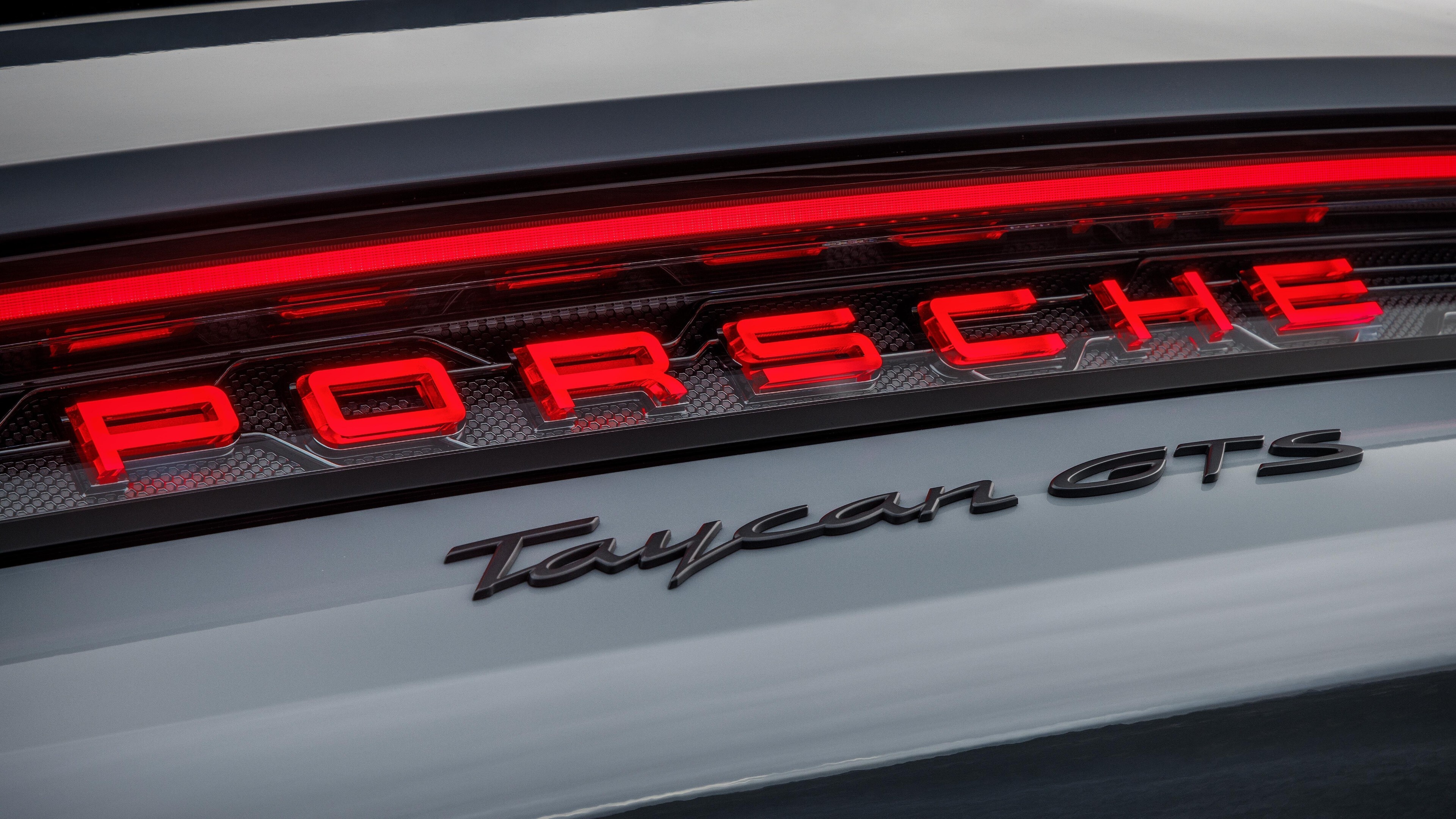 More information about "Second Generation Porsche Taycan Expands with Three New Models"